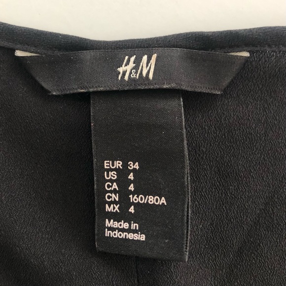 🌼 H&M Sleeveless Snake Print Blouse, - Picture 2 of 7